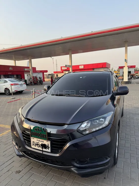 Honda Vezel 2015 for Sale in Faisalabad Image-1