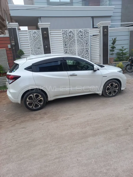 Honda Vezel 2014 for Sale in Karachi Image-1