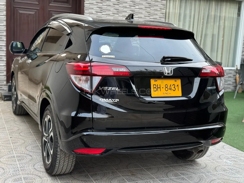 Honda Vezel 2015 for Sale in Karachi Image-1