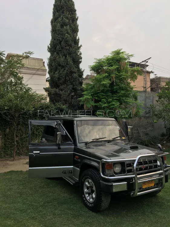 Mitsubishi Pajero 1989 for Sale in Peshawar Image-1