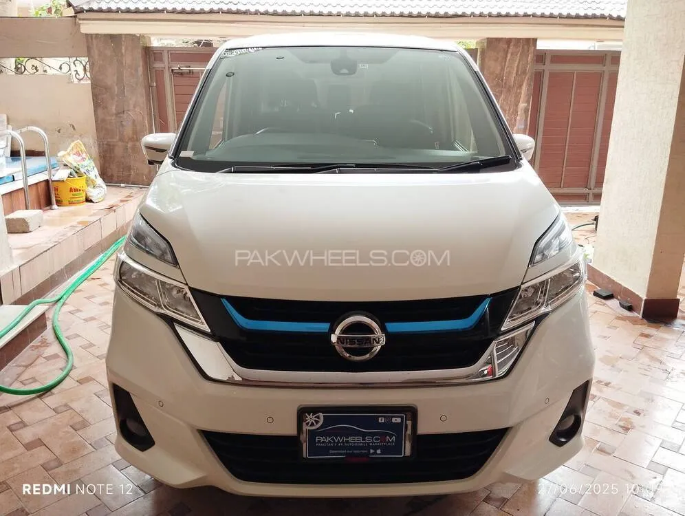 Nissan Serena 2018 for Sale in Karachi Image-1