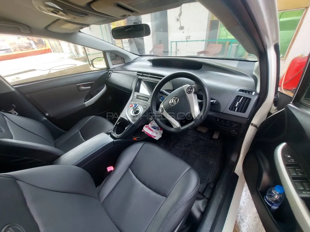 Toyota Prius 2013 for Sale in Mardan Image-1