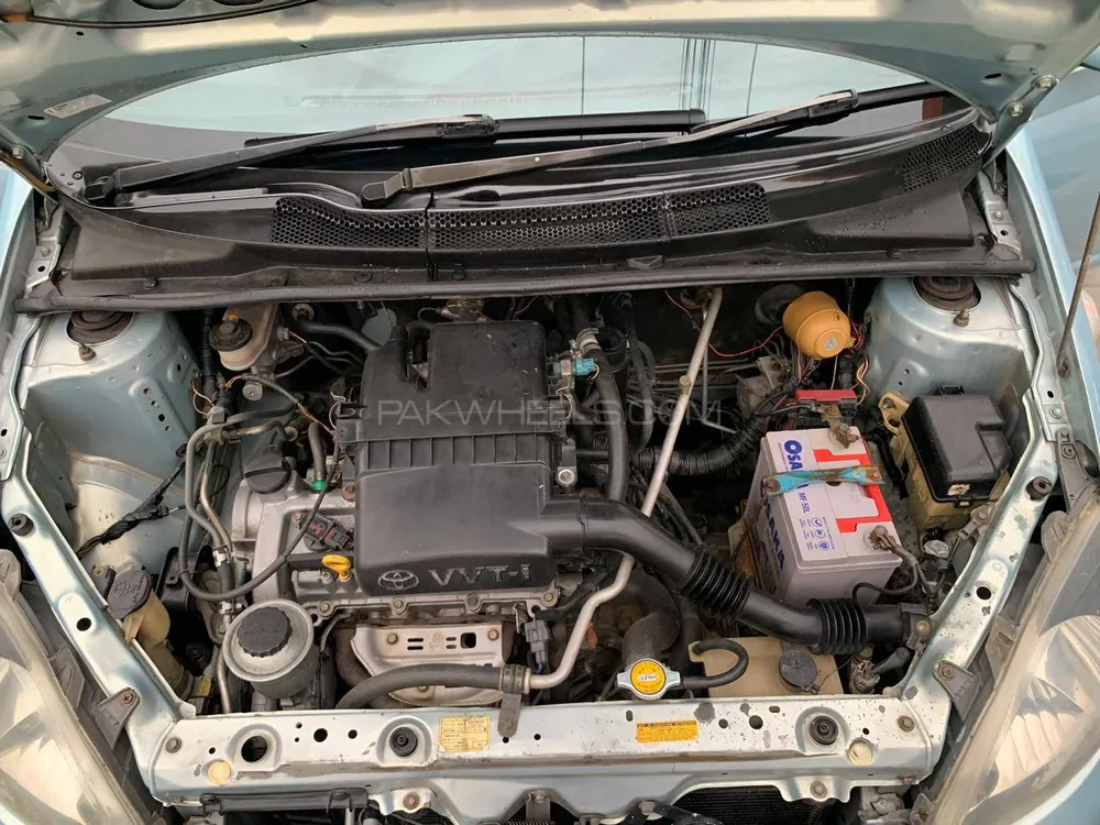 Toyota Vitz 2004 for Sale in Lahore Image-1