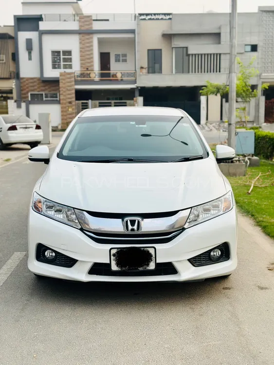 Honda Grace Hybrid 2017 for Sale in Faisalabad Image-1