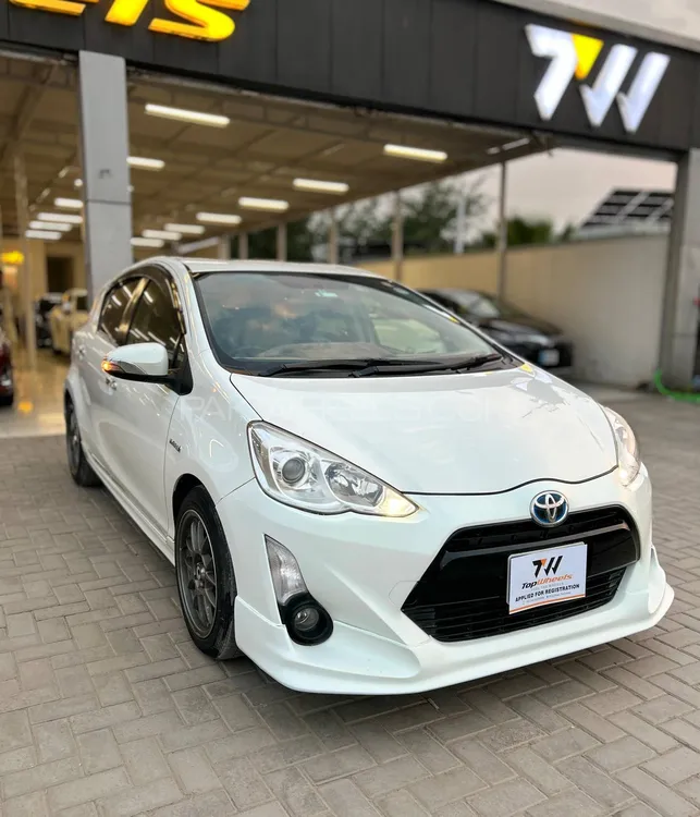 Toyota Aqua 2016 for Sale in Peshawar Image-1