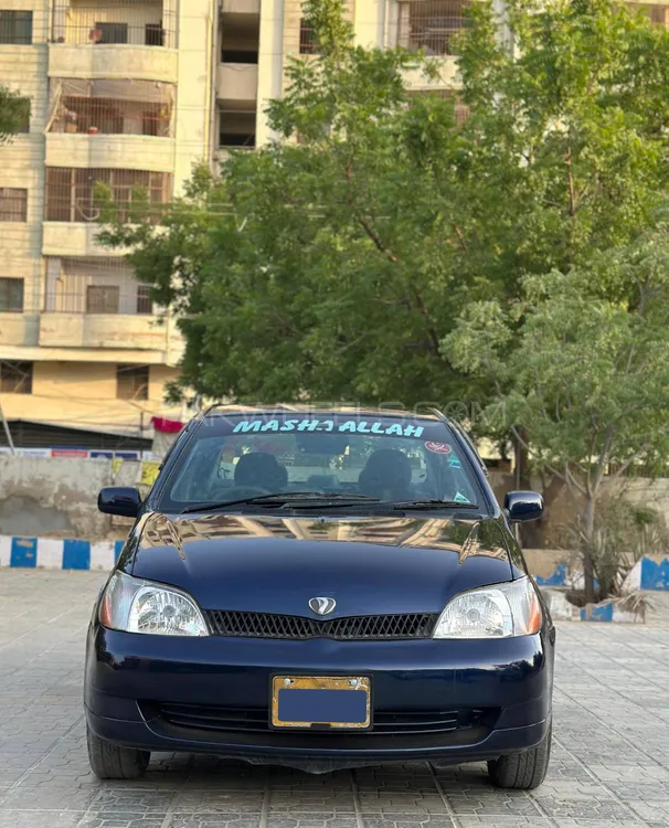 Toyota Platz 2001 for Sale in Karachi Image-1