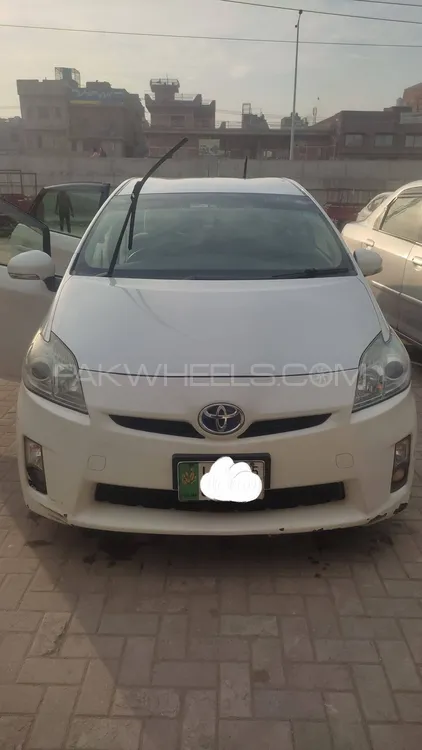 Toyota Prius 2011 for Sale in Lahore Image-1