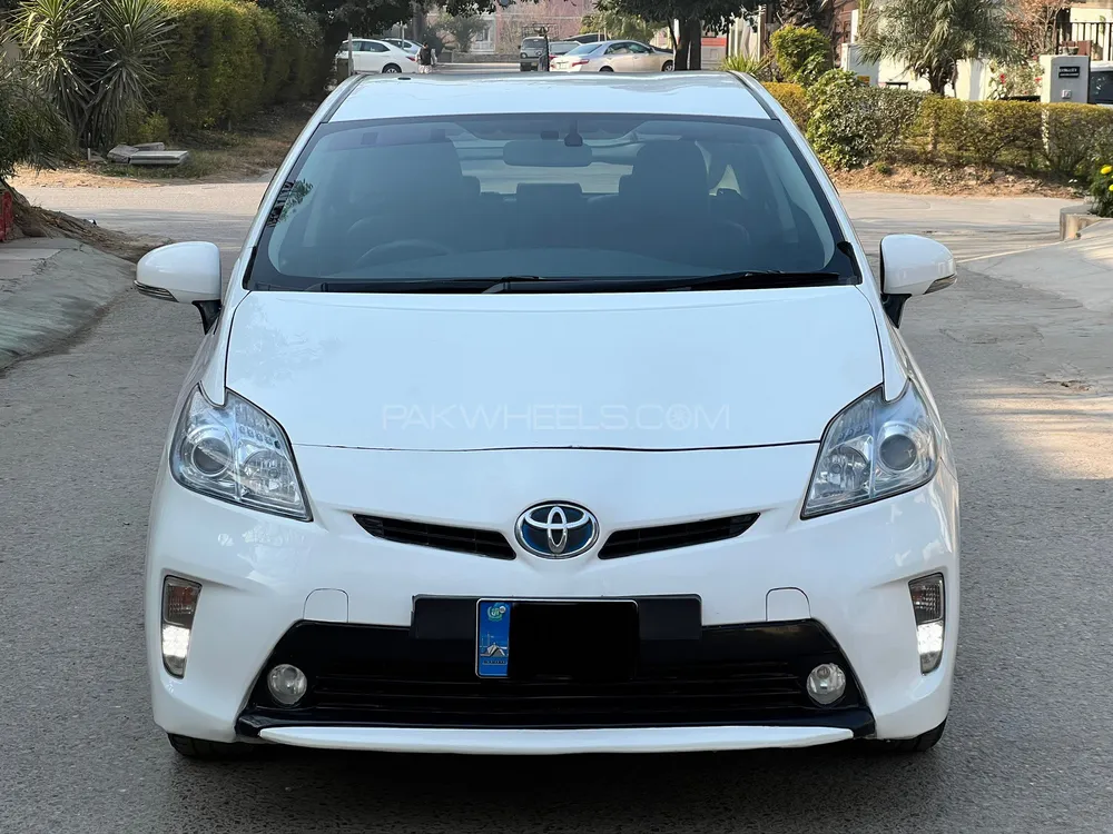 Toyota Prius 2015 for Sale in Islamabad Image-1