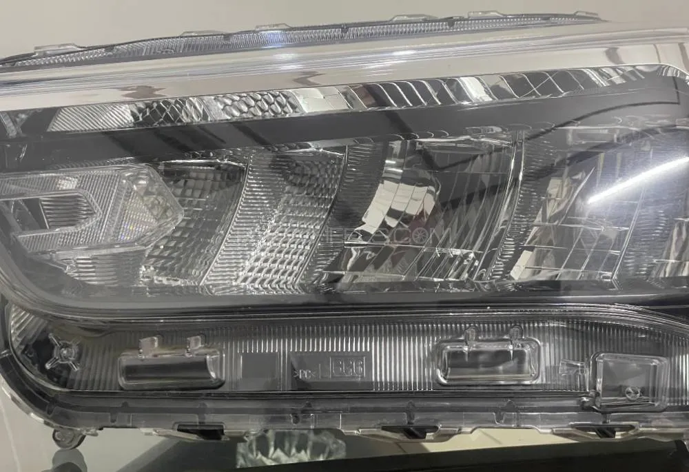 TOYOTA RAIZE LEFT SIDE HEADLIGHT Image-1