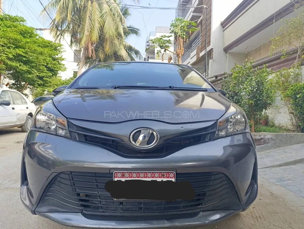 Toyota Vitz 2015 for Sale in Karachi Image-1