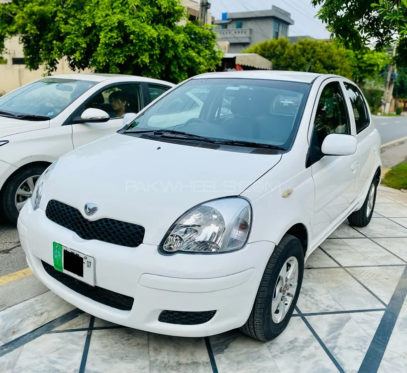 Toyota Vitz 2004 for Sale in Lahore Image-1