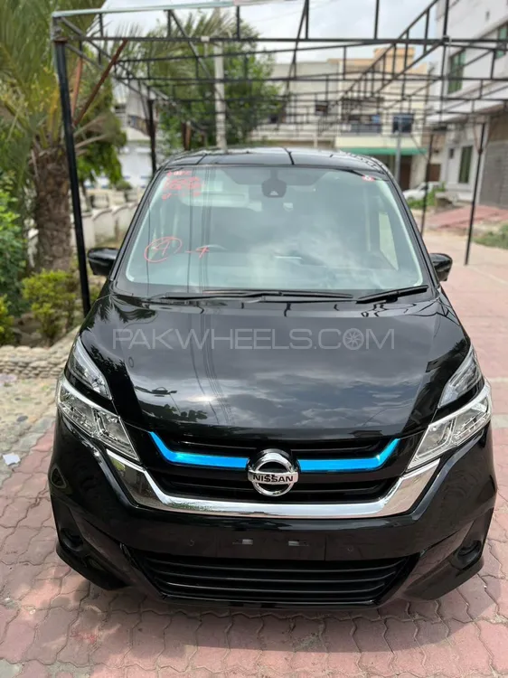 Nissan Serena 2019 for Sale in Sahiwal Image-1