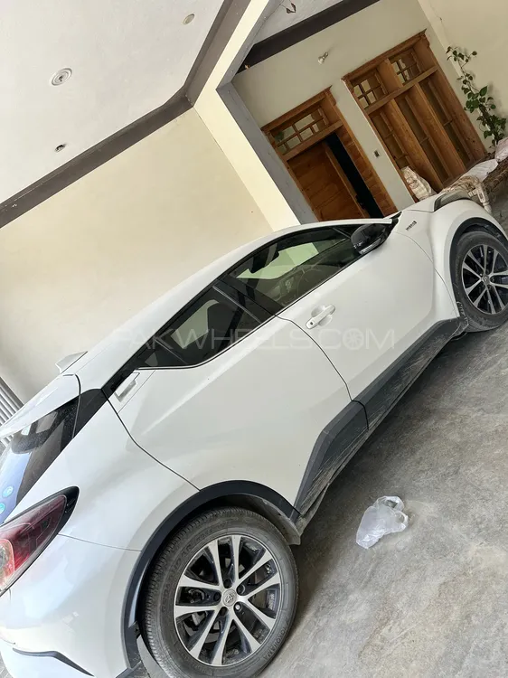 Toyota C-HR 2017 for Sale in Peshawar Image-1