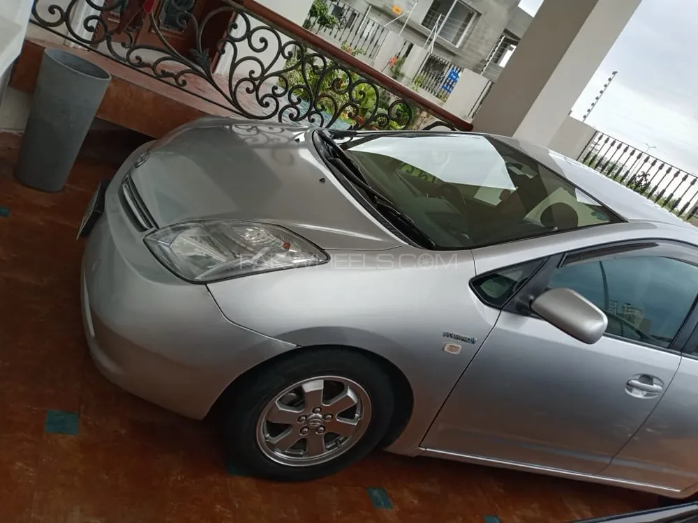 Toyota Prius 2010 for Sale in Islamabad Image-1