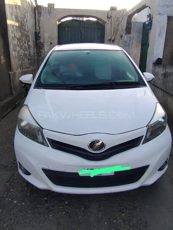 Toyota Vitz 2012 for Sale in Mardan Image-1