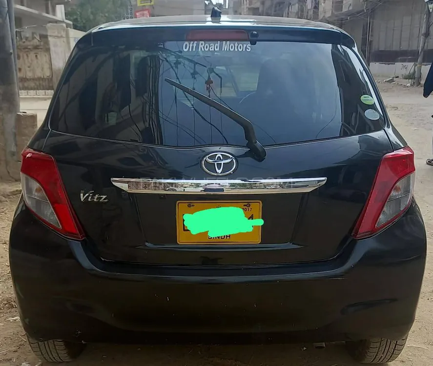 Toyota Vitz 2013 for Sale in Karachi Image-1