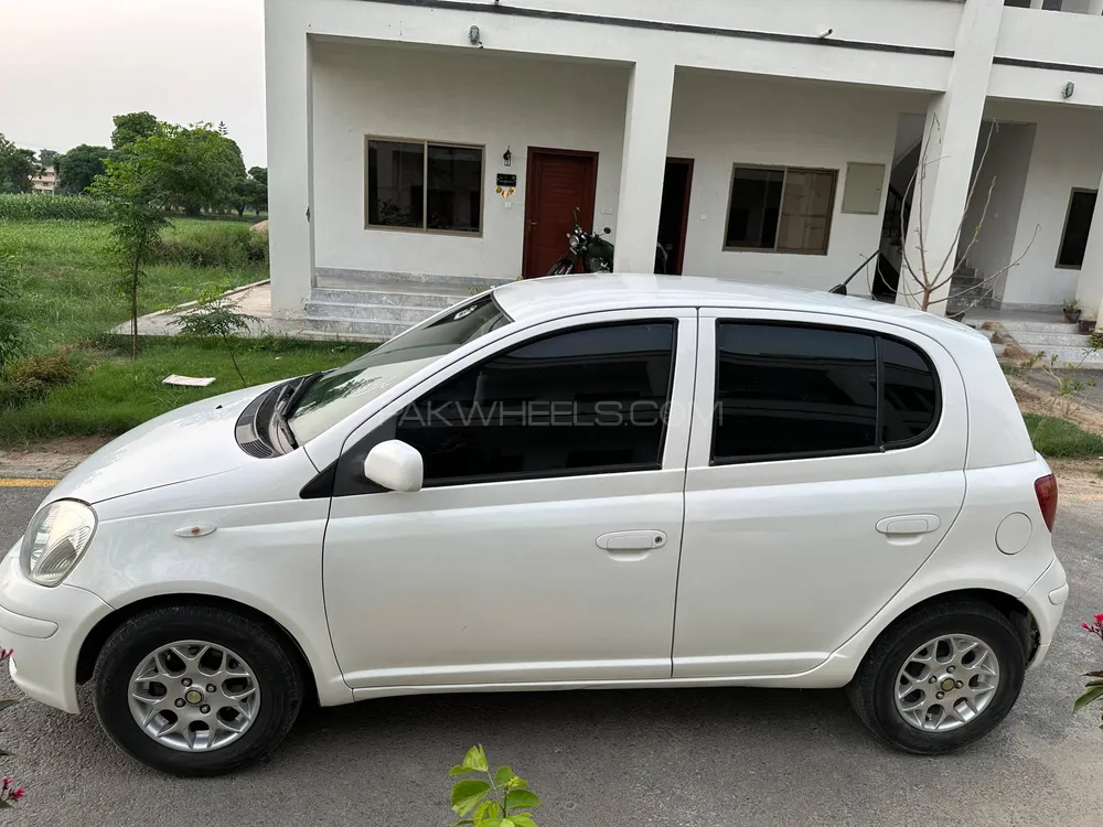 Toyota Vitz 2004 for Sale in Okara Image-1