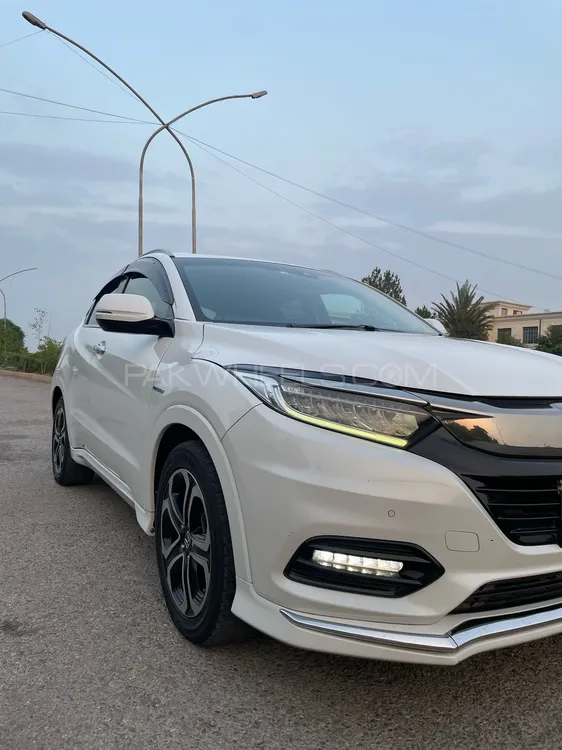 Honda Vezel 2020 for Sale in Peshawar Image-1