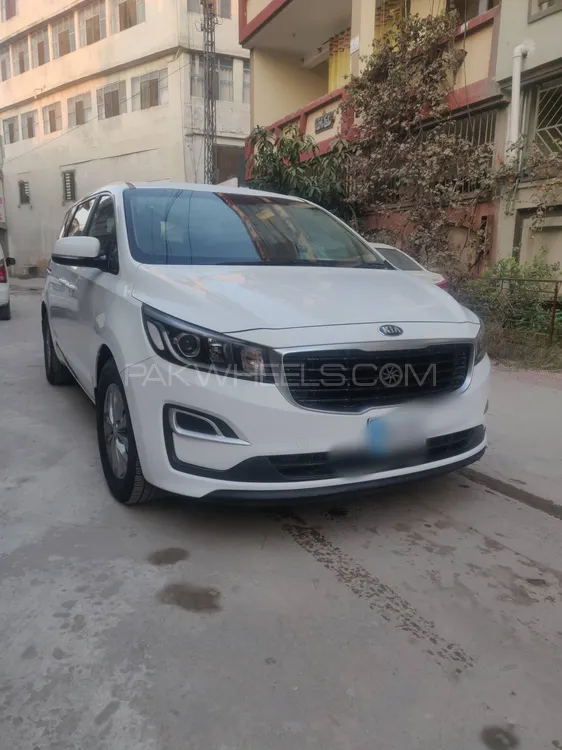 KIA Carnival 2018 for Sale in Islamabad Image-1