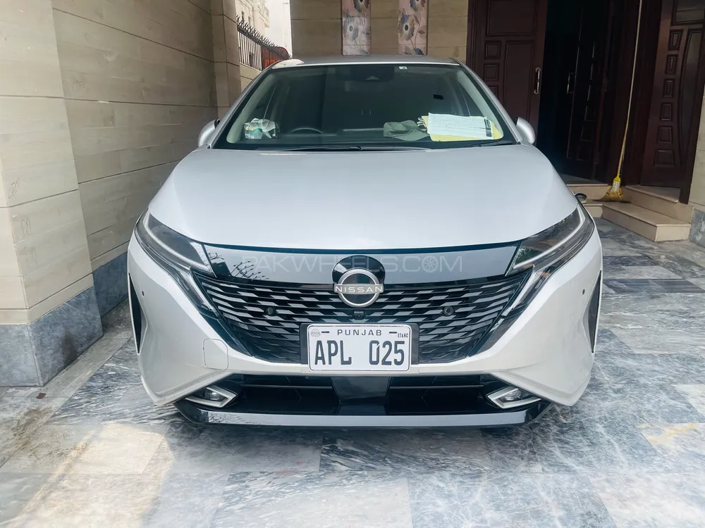 Nissan Note 2021 for Sale in Lahore Image-1