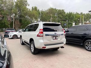 Toyota Prado TX
Model: 2013
Mileage: 96,000 km
Reg: 2016 khi

*7 seater 
*Sunroof
*Beige room

Calling and Visiting Hours

Monday to Saturday

11:00 AM to 7:00 PM