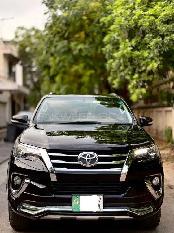 Toyota Fortuner 2017 for Sale in Lahore Image-1