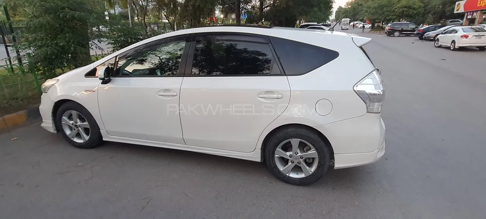 Toyota Prius 2012 for Sale in Islamabad Image-1