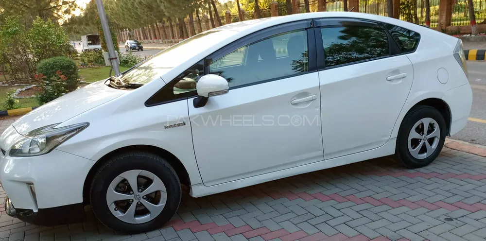 Toyota Prius 2015 for Sale in Hyderabad Image-1