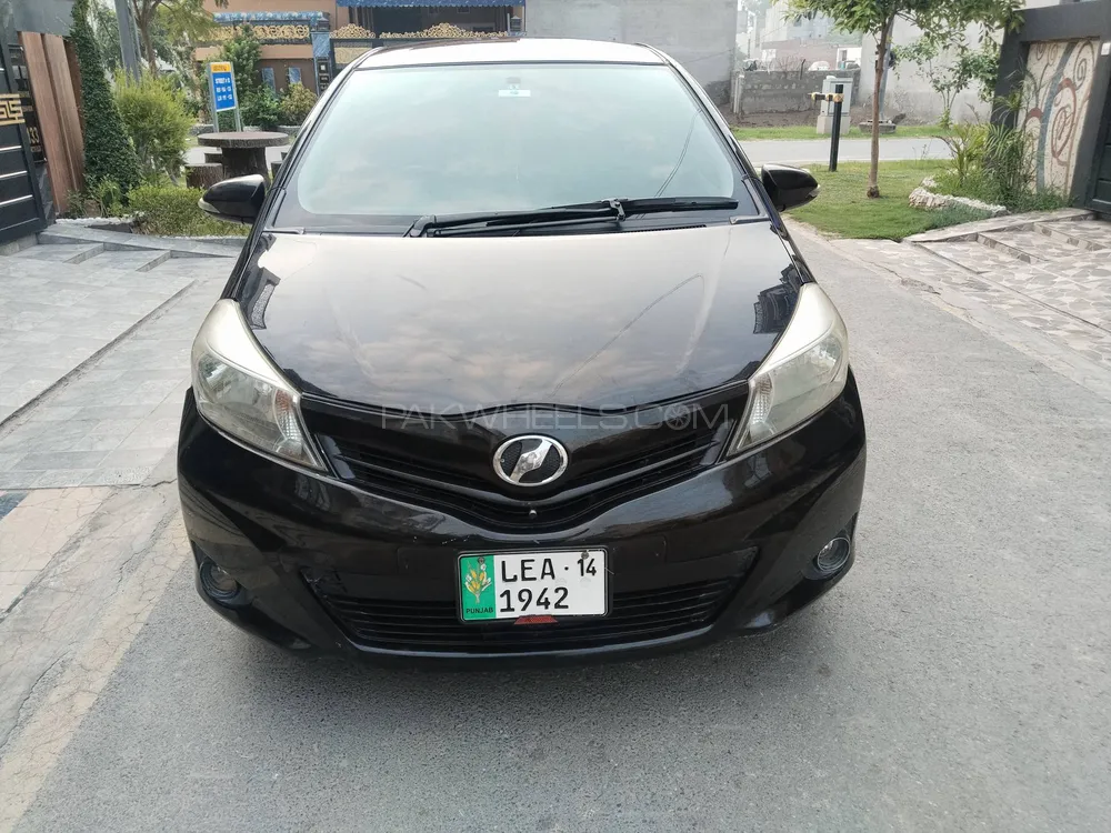 Toyota Vitz 2011 for Sale in Lahore Image-1