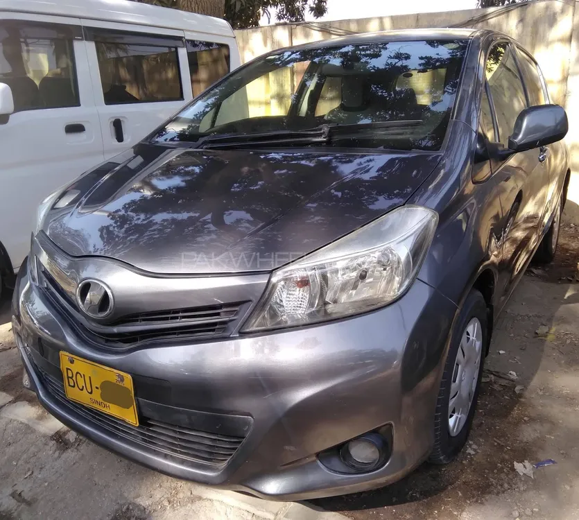 Toyota Vitz 2012 for Sale in Karachi Image-1