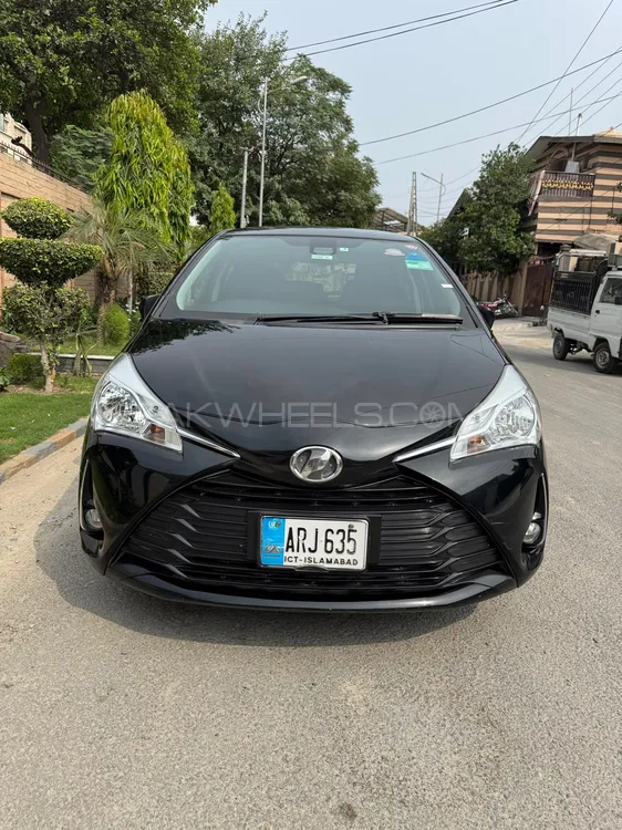 Toyota Vitz 2017 for Sale in Peshawar Image-1