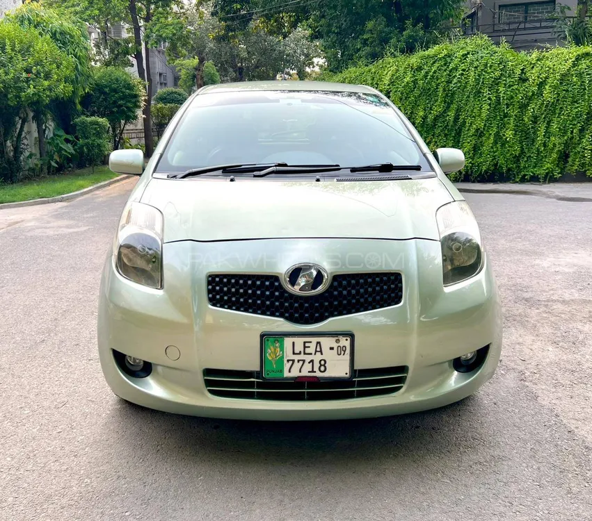 Toyota Vitz 2006 for Sale in Lahore Image-1