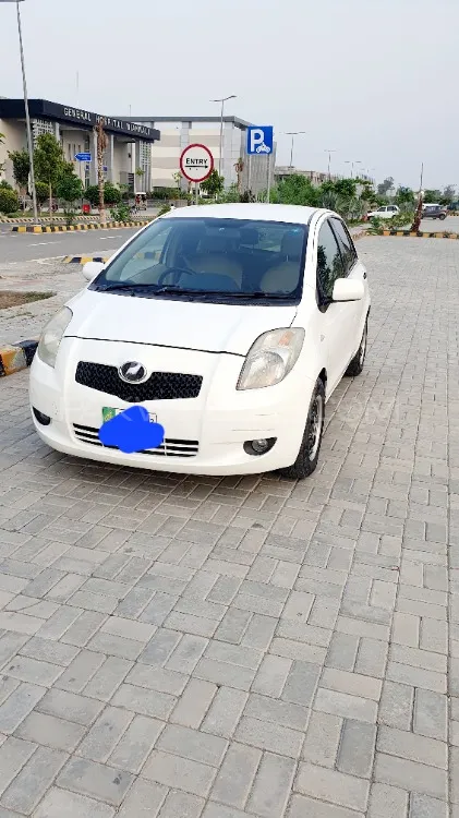 Toyota Vitz 2006 for Sale in Mian Wali Image-1