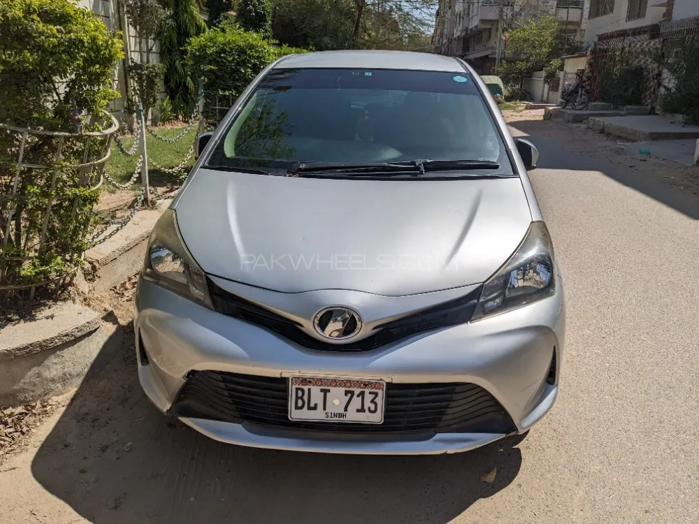 Toyota Vitz 2015 for Sale in Karachi Image-1
