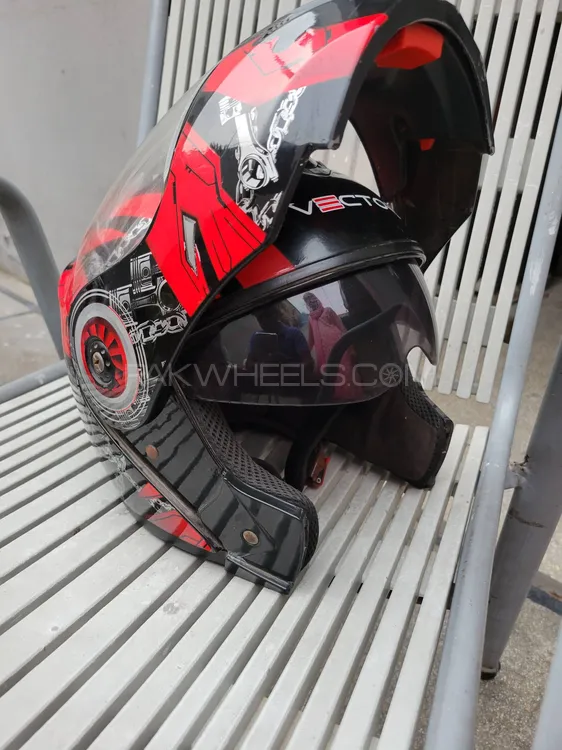 Victor new helmet just need money Image-1