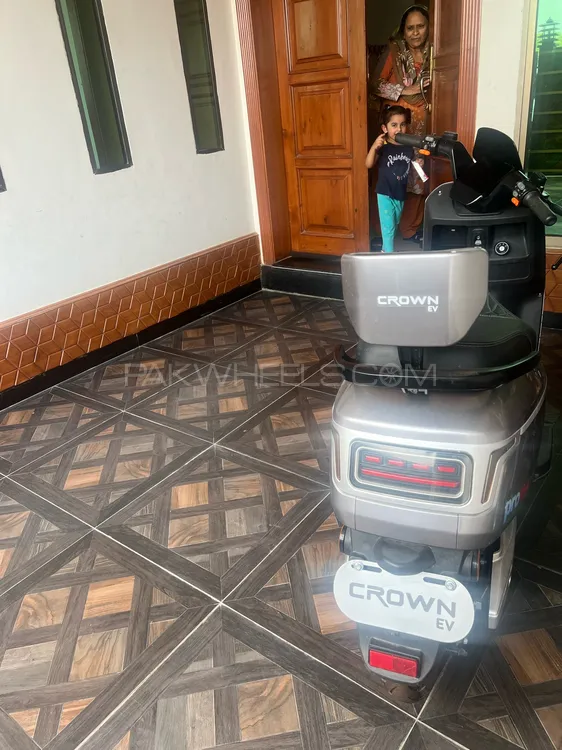 Crown EV Pro 2024 for Sale Image-1
