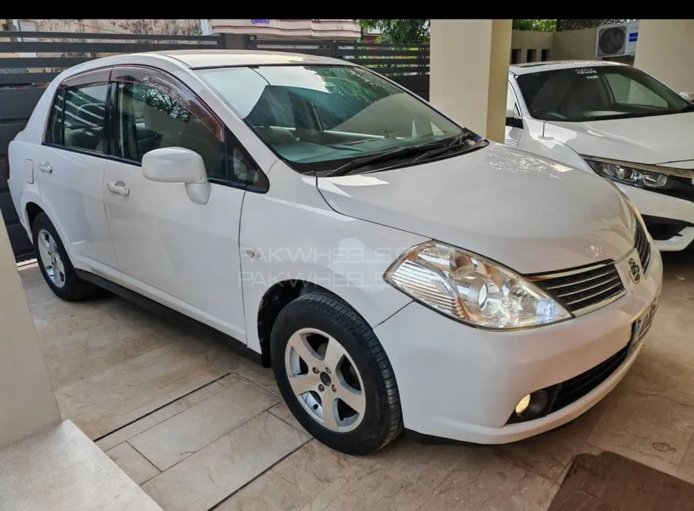Nissan Tiida 2007 for Sale in Kharian Image-1