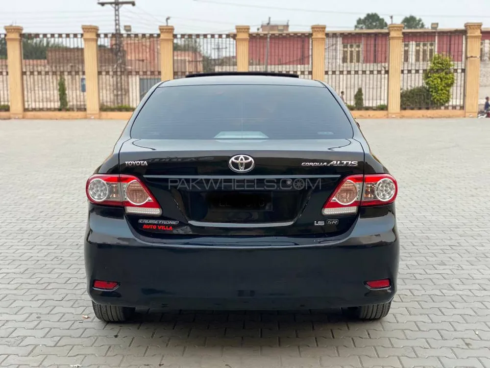 Toyota Corolla 2011 for Sale in Peshawar Image-1