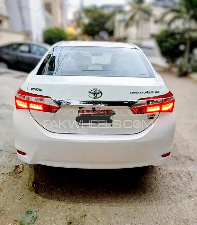 Toyota Corolla 2015 for Sale in Karachi Image-1