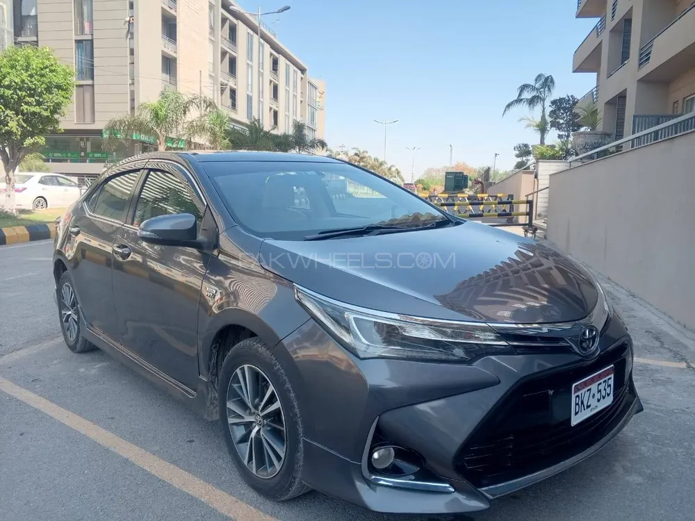 Toyota Corolla 2017 for Sale in Karachi Image-1