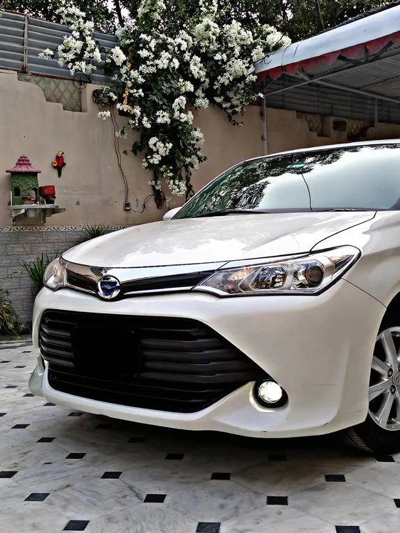 Toyota Corolla Axio 2015 for Sale in Peshawar Image-1