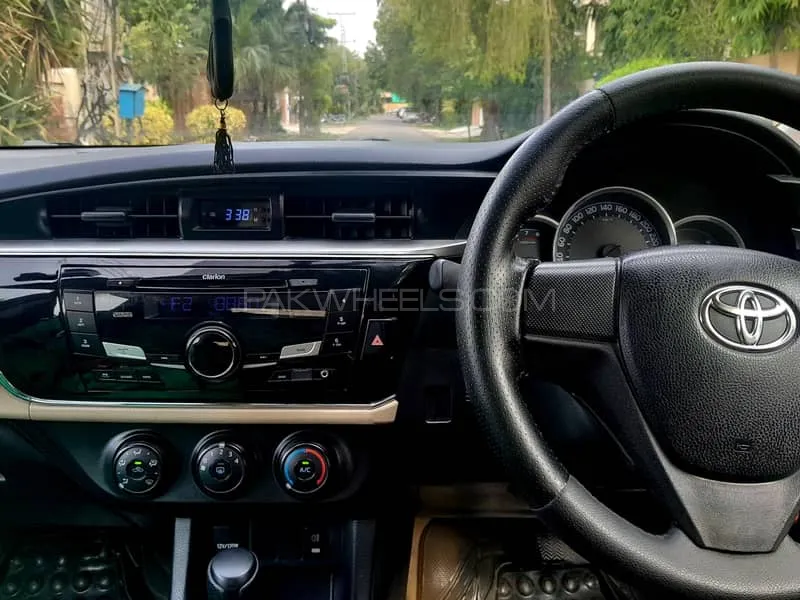 Toyota Corolla 2016 for Sale in Lahore Image-1