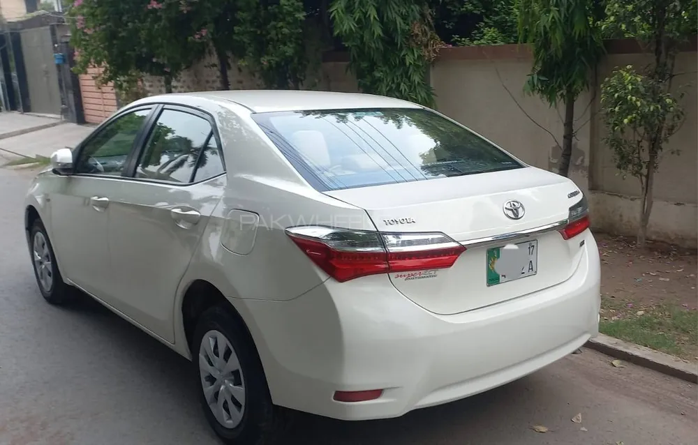 Toyota Corolla 2017 for Sale in Lahore Image-1