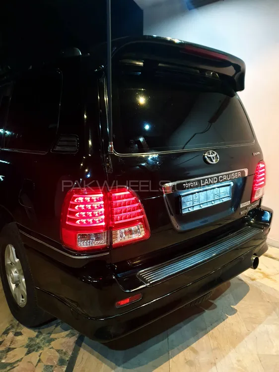 Toyota Land Cruiser 2005 for Sale in Other Image-1