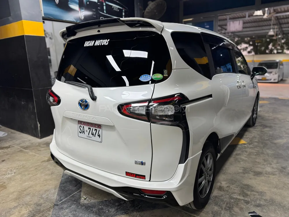 Toyota Sienta 2018 for Sale in Karachi Image-1