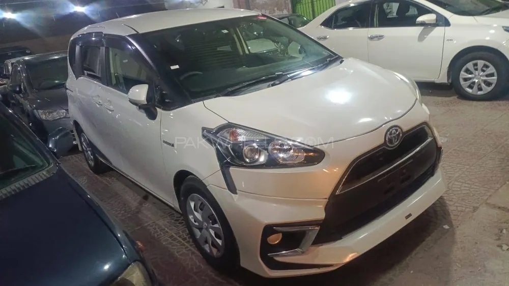 Toyota Sienta 2016 for Sale in Multan Image-1