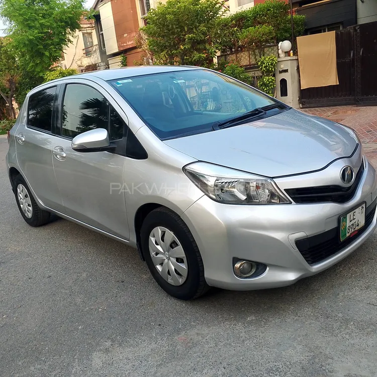 Toyota Vitz 2013 for Sale in Lahore Image-1