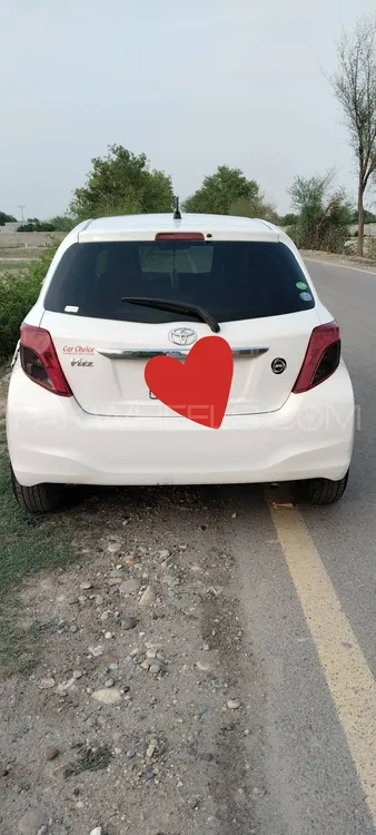 Toyota Vitz 2013 for Sale in Karak Image-1