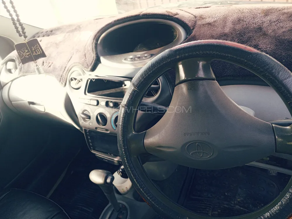 Toyota Vitz 2000 for Sale in Quetta Image-1