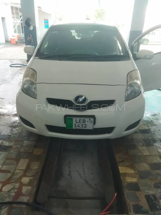 Toyota Vitz 2010 for Sale in Peshawar Image-1